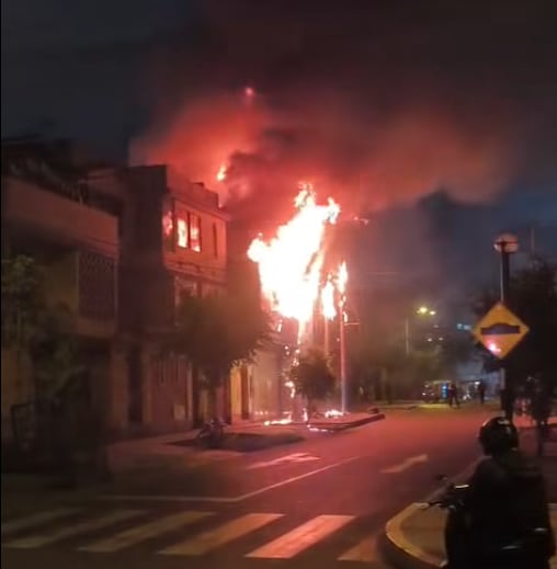 El Agustino: Incendio consume templo evangélico sin dejar heridos ni víctimas