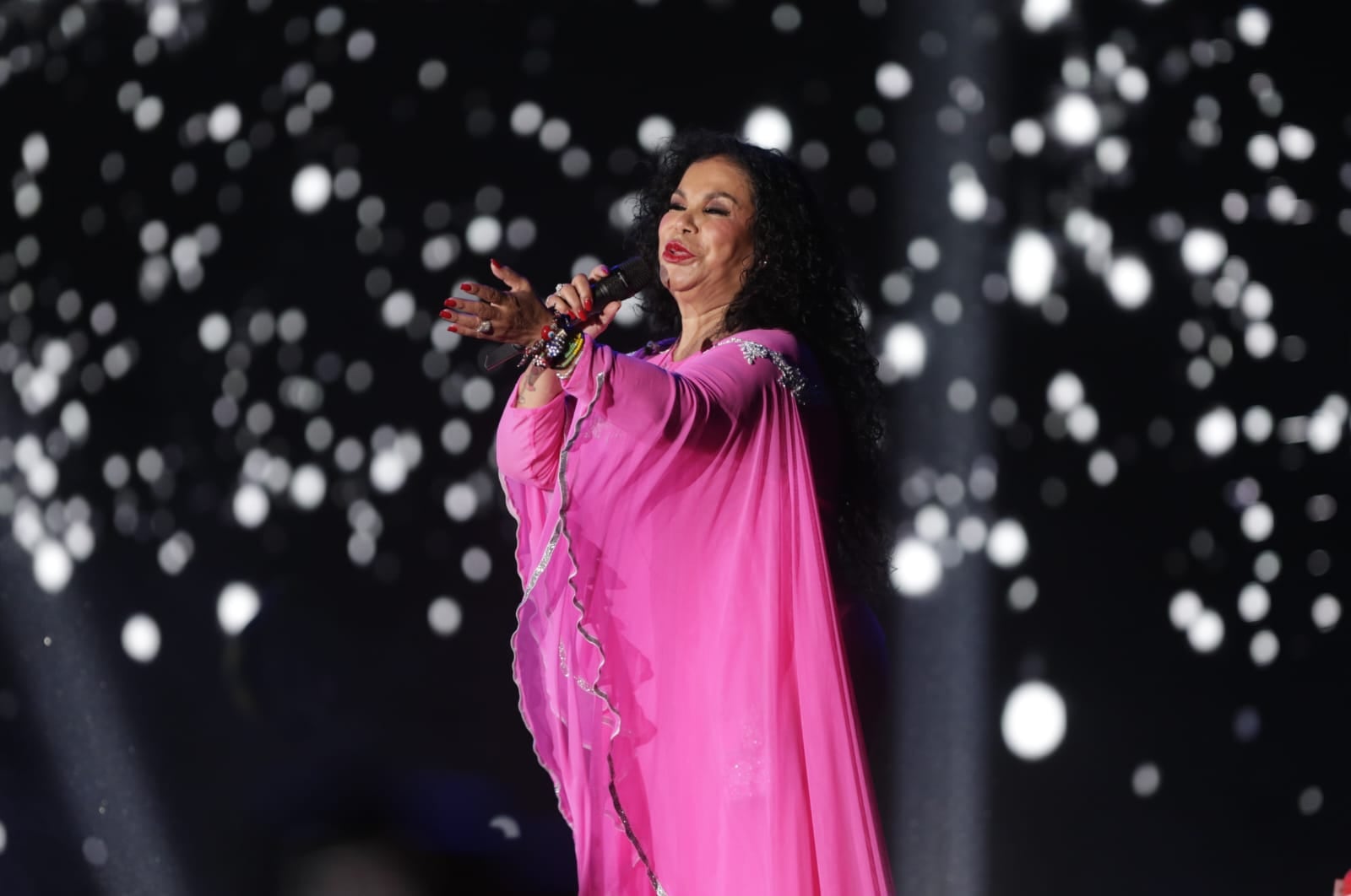 Eva Ayllón estrena su doceava remasterización “Gracias a la vida… versión Eva”. (Foto: César Bueno/@photo.gec).