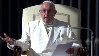 Papa Francisco critica el uso de celulares durante la misa