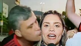 Reportera brasileña es acosada en vivo durante enlace | VIDEO