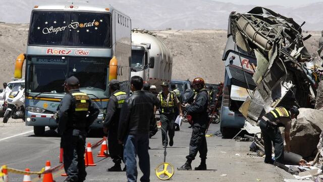 El trágico accidente en la vía Arequipa-Puno y el rescate de los cuerpos [FOTOS]