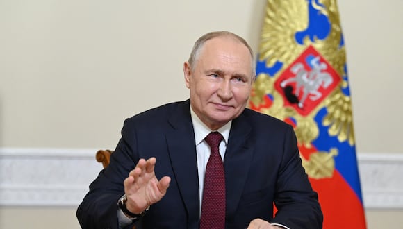 El jefe del Kremlin indicó que la salida del acuerdo por parte de Rusia, con una capacidad de exportación de 60 millones de toneladas de grano este año, “no afectó a los mercados alimentarios mundiales”. (Foto de Alexander KAZAKOV / POOL / AFP)