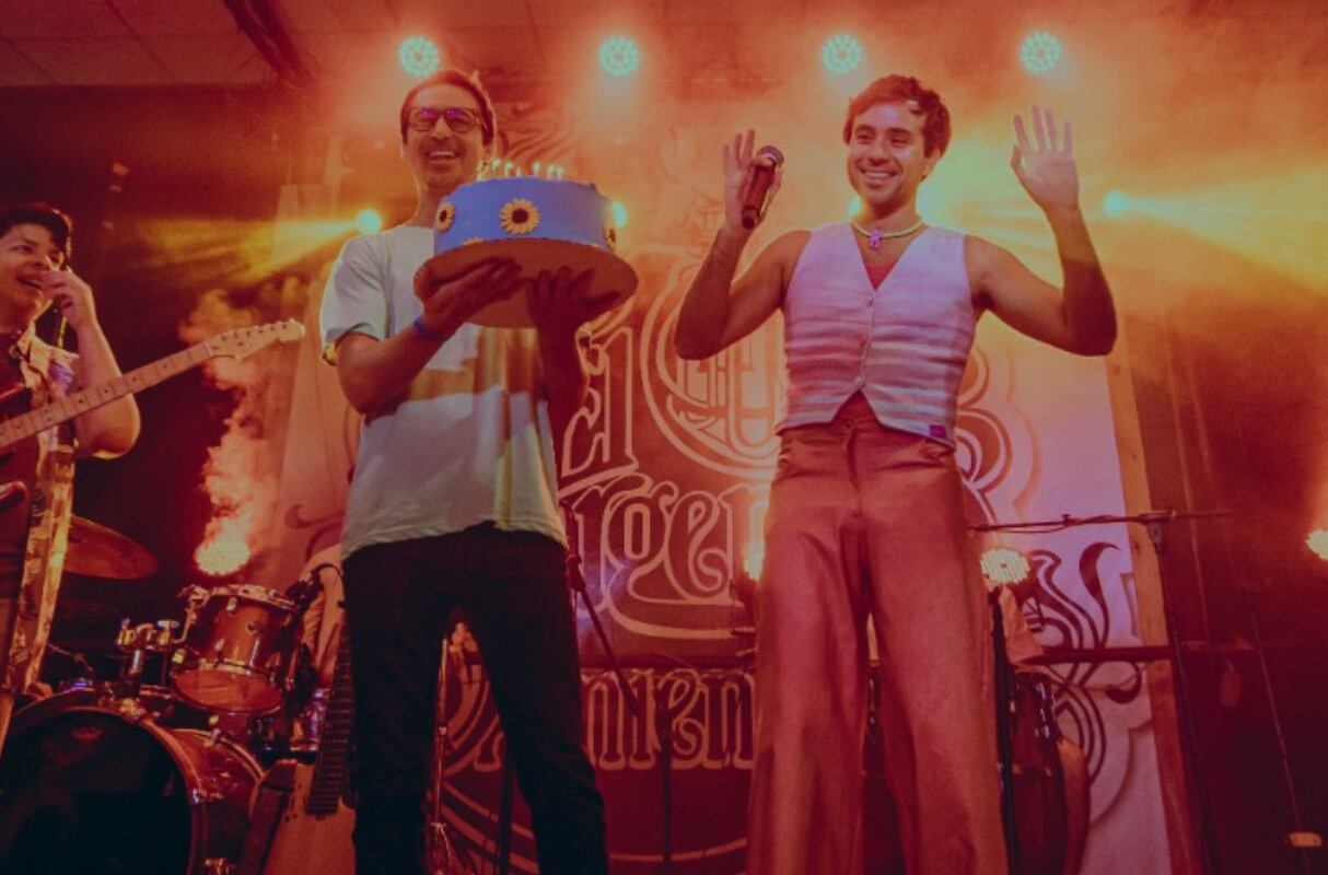 Bruno Ascenzo protagoniza el videoclip de la nueva canción de su novio Adrián Bello. (Foto: Captura de video)