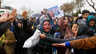 Afganos se levantan por joven que fue linchada siendo inocente