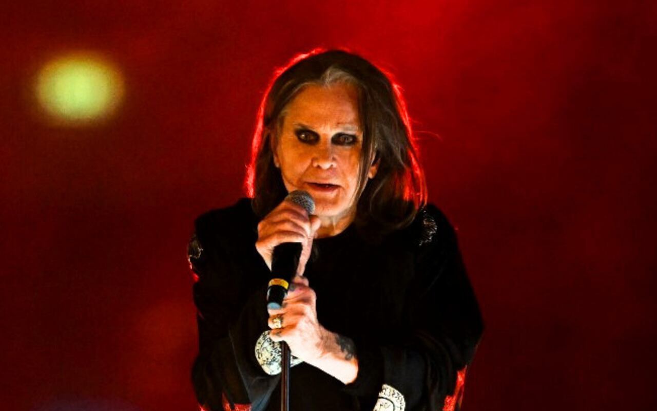 Osbourne falleció a los 76 años el 5 de julio, pocos días después de un concierto en Birmingham (Reino Unido) —su ciudad natal— junto a otras leyendas de la música | Foto: AFP