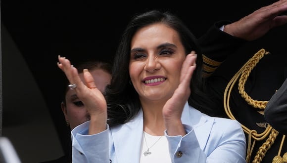 La vicepresidenta de Ecuador, Verónica Abad, asiste a una ceremonia de cambio de guardia en el palacio de gobierno de Carondelet en Quito, el 28 de noviembre de 2023. (AP Foto/Dolores Ochoa, Archivo).