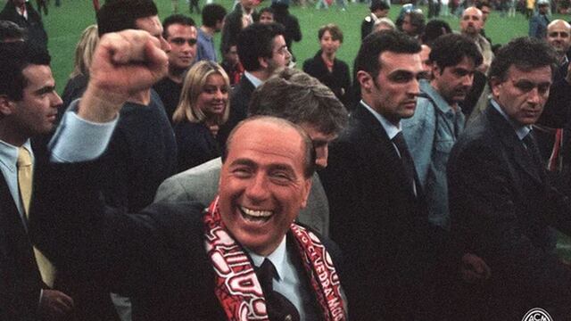 Berlusconi celebrando uno de los 29 títulos que logró con el AC Milan. (Foto: AFP)