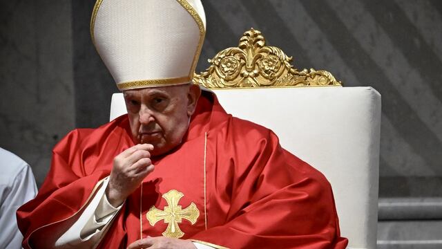 El papa Francisco presidirá la Vigilia del Sábado Santo después de renunciar al vía crucis
