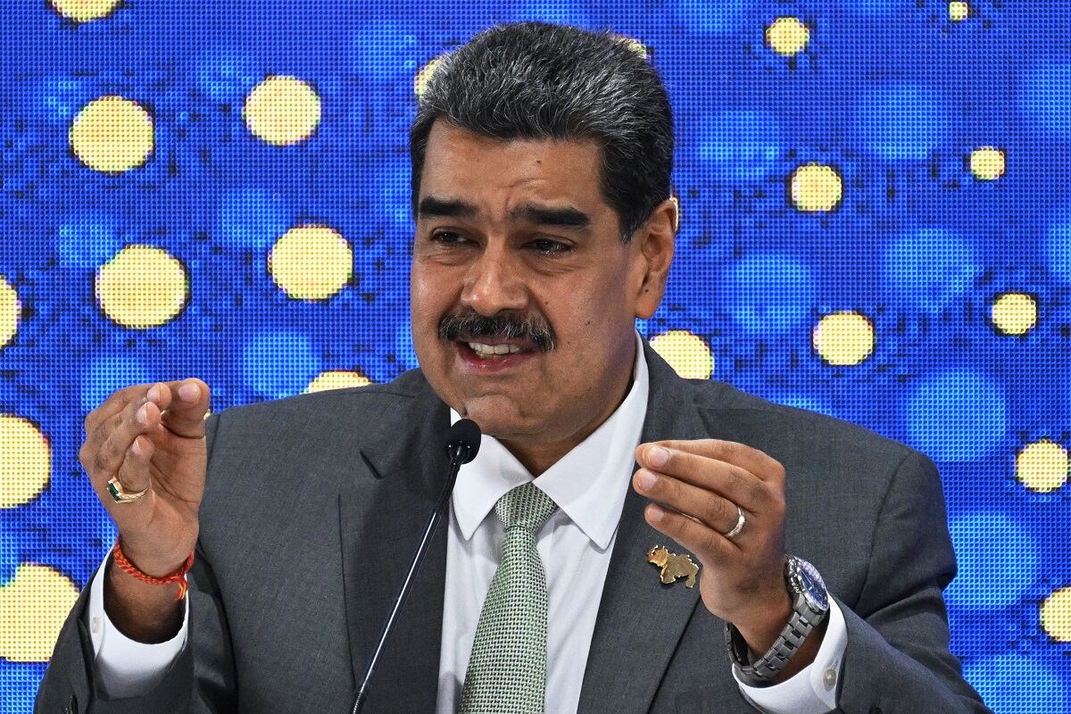 El presidente venezolano, Nicolás Maduro, habla durante una conferencia de prensa en la sede del CNE en Caracas el 4 de diciembre de 2023. (Foto de Federico Parra / AFP)