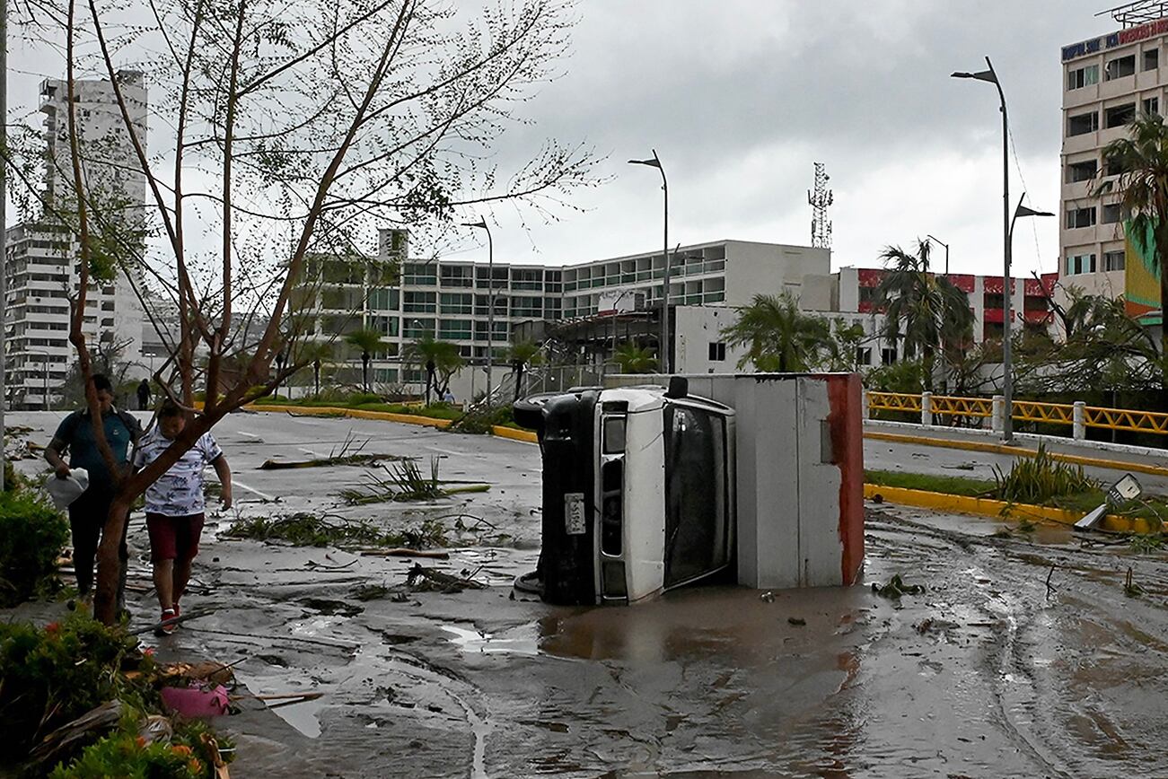 Vista de los daños causados ​​tras el paso del huracán Otis en Acapulco, Estado de Guerrero, México, el 25 de octubre de 2023. (Foto de FRANCISCO ROBLES/AFP).