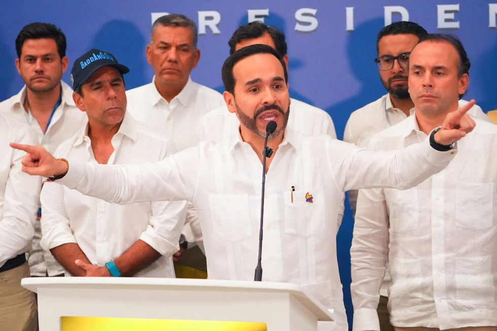 El presidente electo de Colombia, Abelardo de la Espriella, pronuncia un discurso durante la Cumbre de Seguridad Urbana, junto a alcaldes de la región, en Barranquilla, Colombia, el 4 de agosto de 2026. (Foto de Vanexa Romero / AFP)