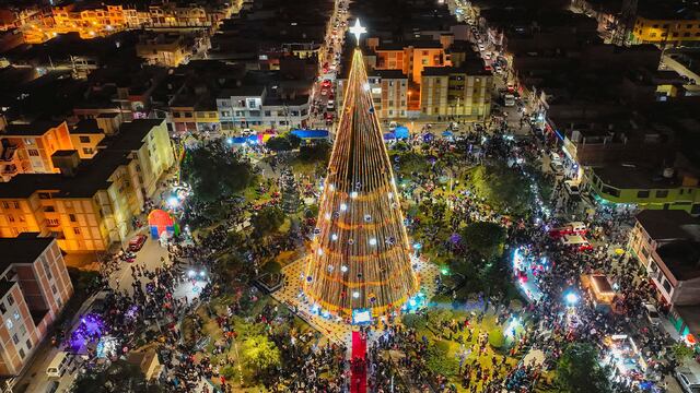 En qué lugar se encuentra el árbol de Navidad más grande del Perú