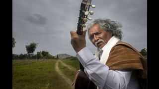 Manuelcha Prado: el hombre que celebra 50 años de romance con la guitarra acústica 