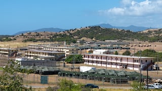 Trump asegura que migrantes considerados de “bajo riesgo” en Guantánamo serán deportados