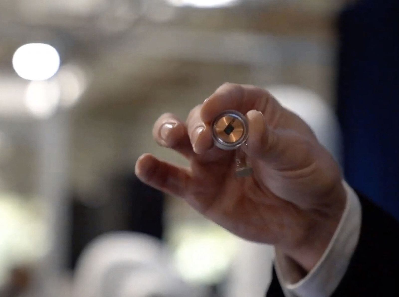 El implante N1 está sellado herméticamente en un recinto biocompatible que soporta condiciones fisiológicas varias veces más duras que las del cuerpo humano (Foto: AFP)