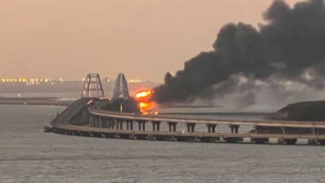 Zelensky ironiza sobre explosión en puente: ”Nublado en Crimea, pero con calor”