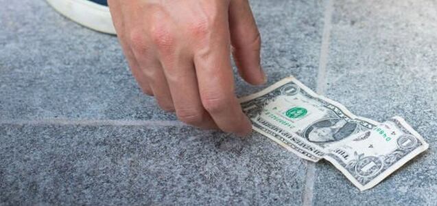 Descubre qué significado tiene encontrar dinero en la calle, de acuerdo a la numerología