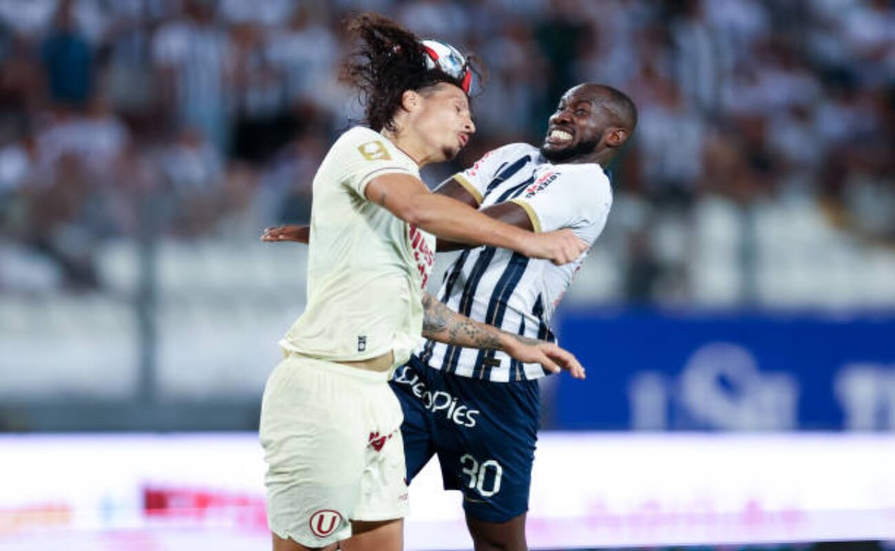 ¿Le cometió penal Riveros a Waterman en el último clásico disputado entre Universitario y Alianza? Exárbitro lo aclara. (Foto: Miguel Marrufo / Pressinphoto / Icon Sport)