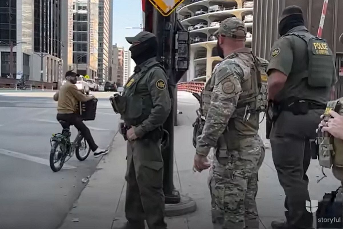 Andrés Miranda contó que pasó por su mente en aquellos momentos al estar frente a agentes de ICE. (Foto: captura @Univision-Chicago / YouTube)