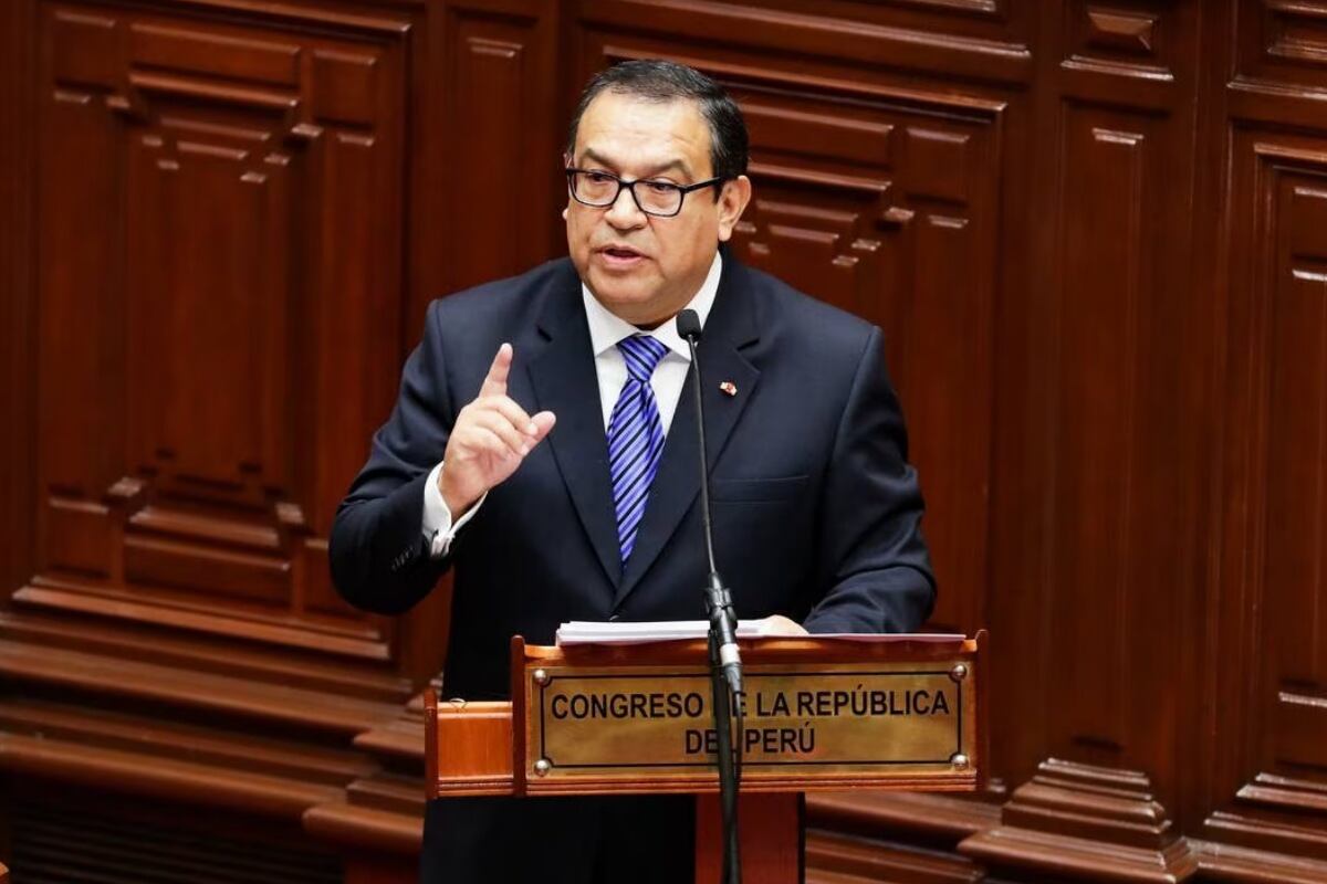 Alberto Otárola, presidente del Consejo de Ministros, sustenta el pedido de facultades legislativas que hizo el Ejecutivo a fin de aplicar medidas en seguridad ciudadana y criminalidad. (Foto: Agencias)