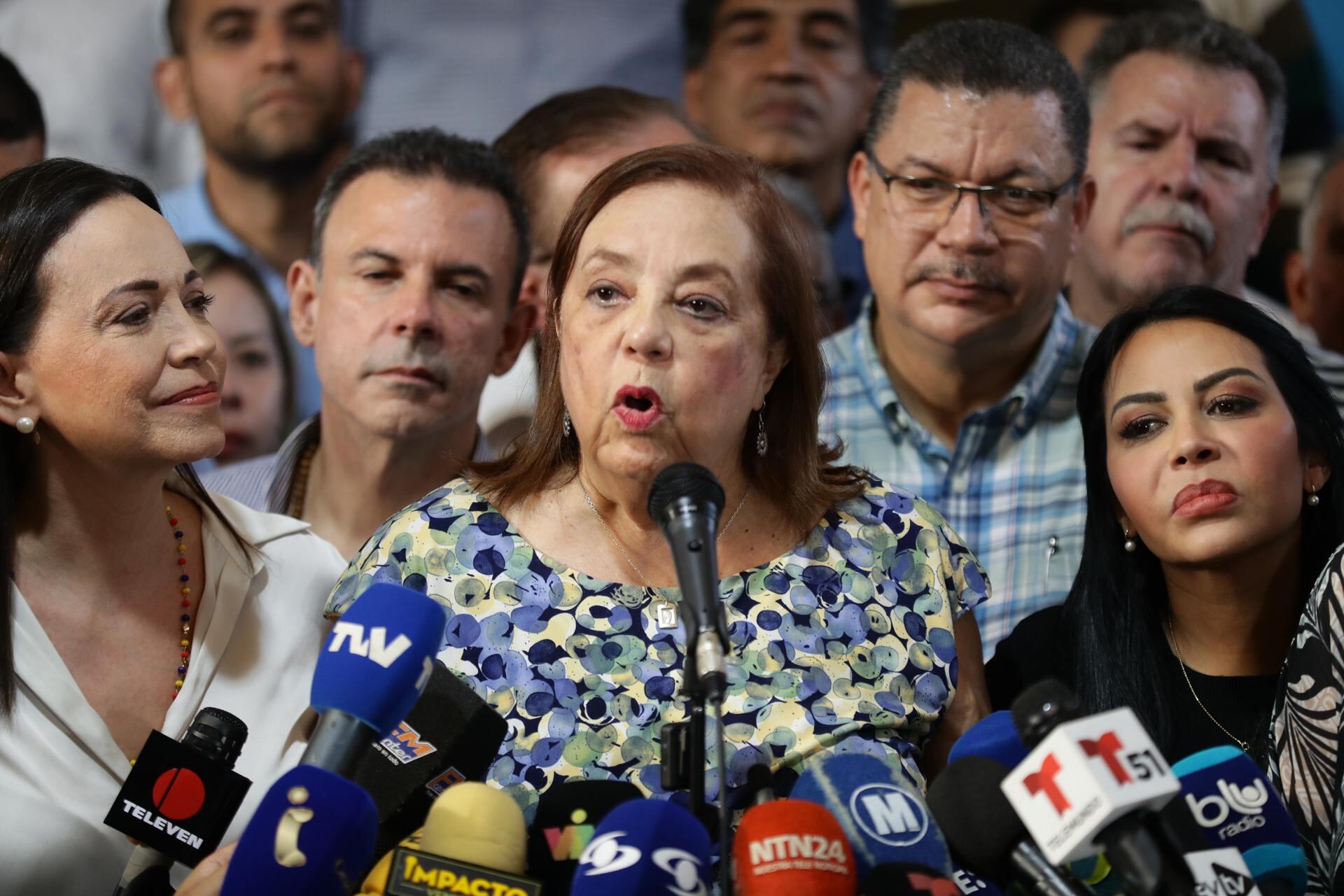 La historiadora Corina Yoris habla luego de ser presentada como la candidata para las elecciones presidenciales del próximo 28 de julio en Venezuela. (EFE/ Rayner Peña R.).
