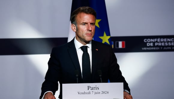 El presidente de Francia, Emmanuel Macron, asiste a una conferencia de prensa conjunta con el presidente de Ucrania en el Palacio del Elíseo en París el 7 de junio de 2024. (Foto de Yoan VALAT / POOL / AFP)