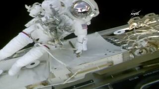 Astronautas 'volaron' en el espacio para reparar un brazo robótico