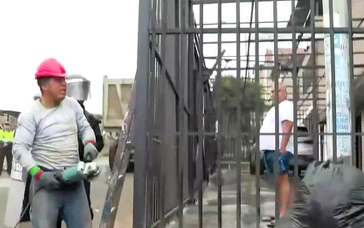 Vecinos denuncian que hay otras calles con más estacionamientos clandestinos. Foto: América Noticias