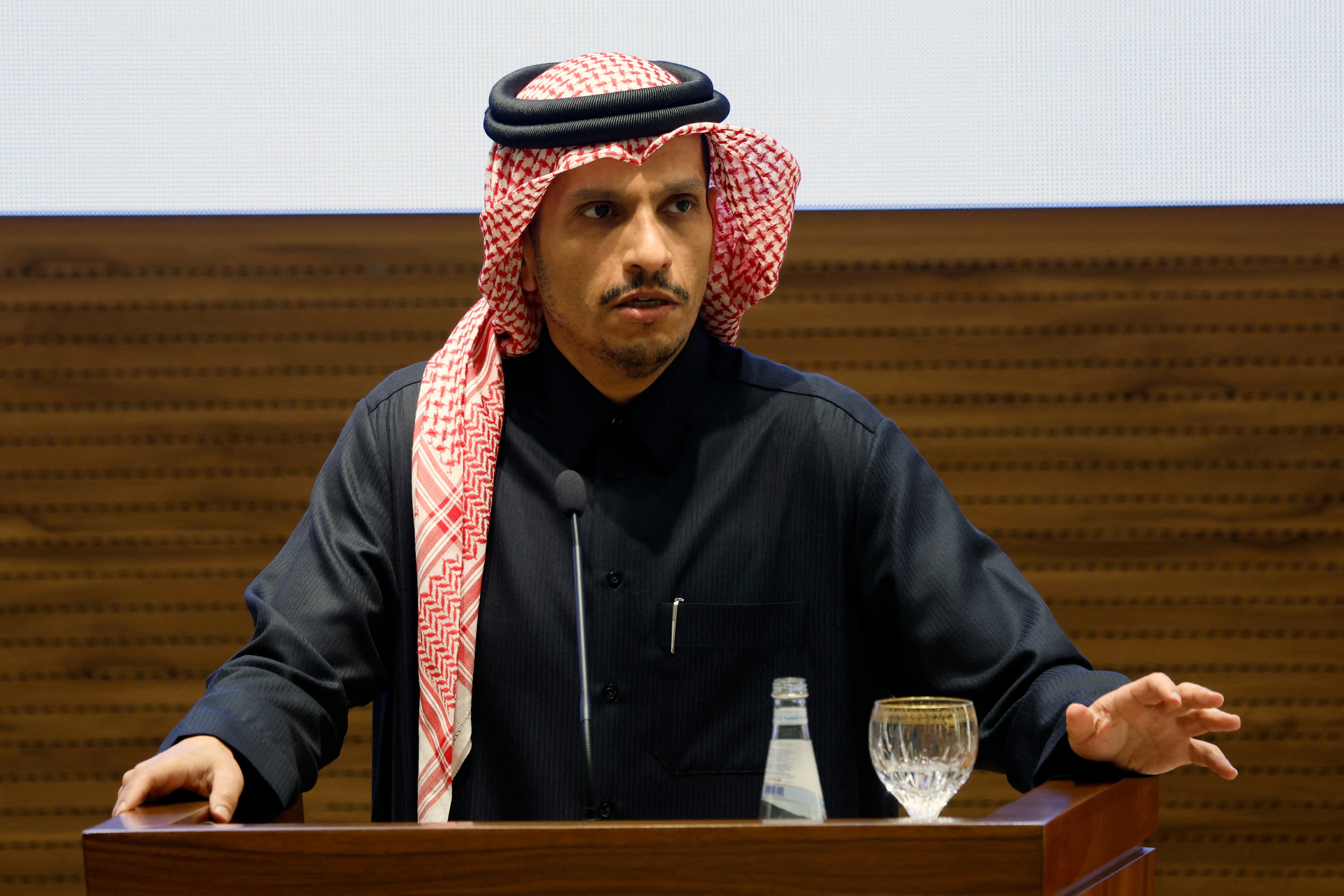 El Primer Ministro y Ministro de Relaciones Exteriores de Qatar, Jeque Mohammed bin Abdulrahman al-Thani. (Foto de Karim JAAFAR / AFP)