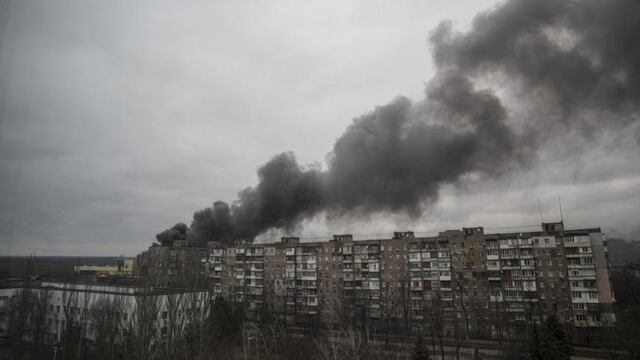 Putin exige la rendición de Mariúpol para dejar de bombardear la ciudad sitiada 