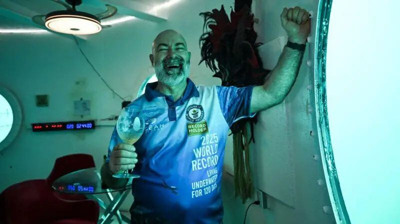 Rudiger Koch sostiene el Record Guinness Mundial por vivir durante más tiempo bajo el agua.