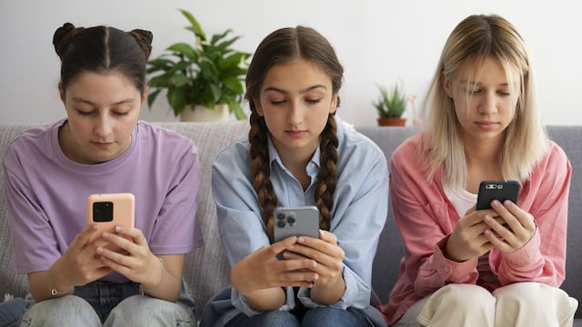 Salud mental: las redes sociales pueden causar estrés y ansiedad en adolescentes