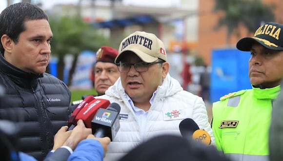 El ministro Juan José Santiváñez cuestionó a los medios de comunicación por entrevistar a exministros que lo critican. (Foto: Mininter)