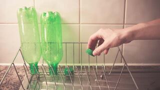 DIY: 7 trucos con botellas de plástico que te serán de utilidad