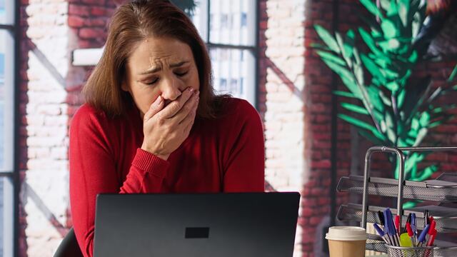 Si bien el dato muestra una leve mejora respecto al 82% registrado en el 2024, sigue siendo una cifra preocupante en un mercado que busca retener talento en medio de presiones económicas y demandas crecientes de productividad. (Foto: Diseñado por Freepik)