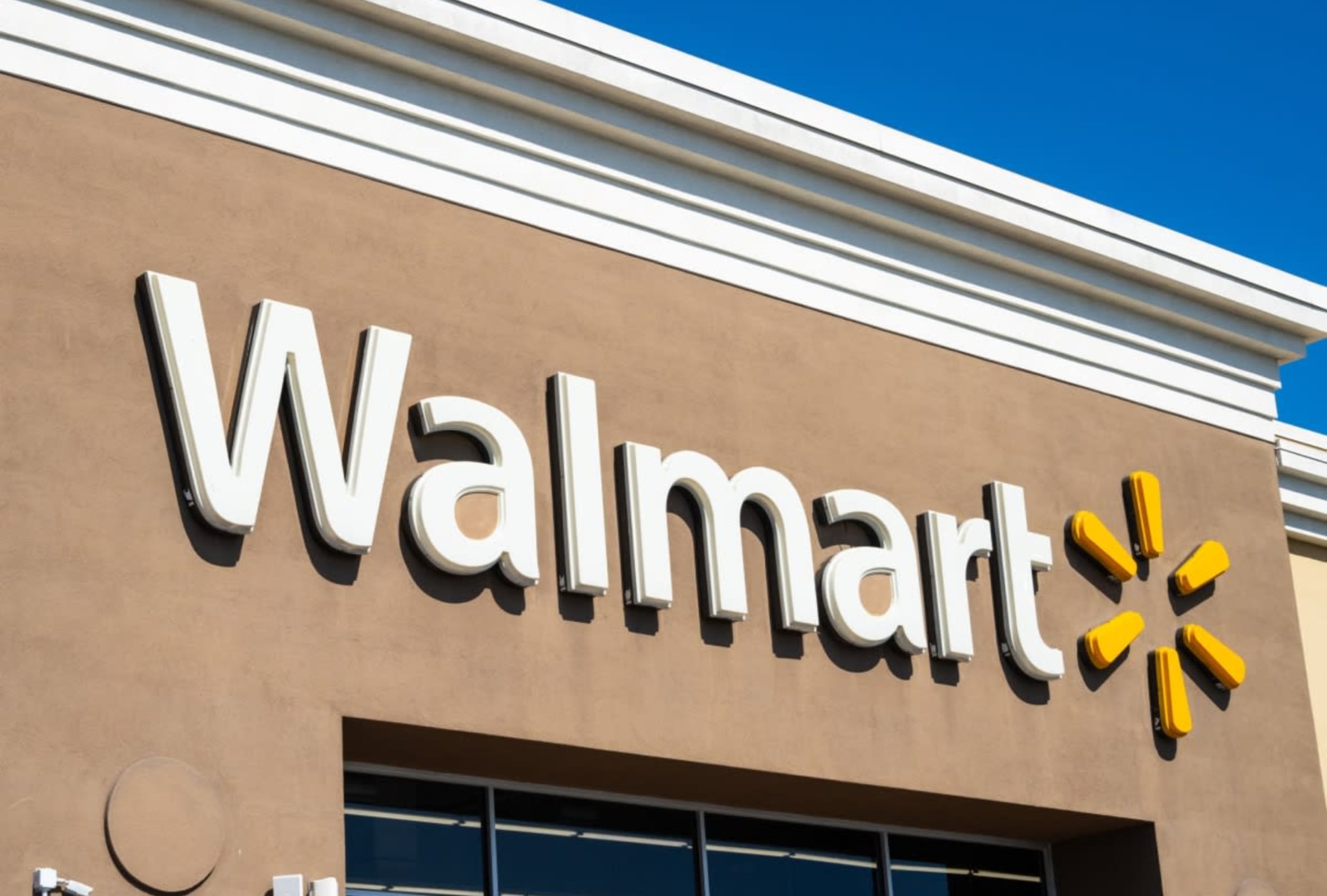 Walmart abrirá sus puertas con normalidad el martes 11 de noviembre (Foto: AFP)