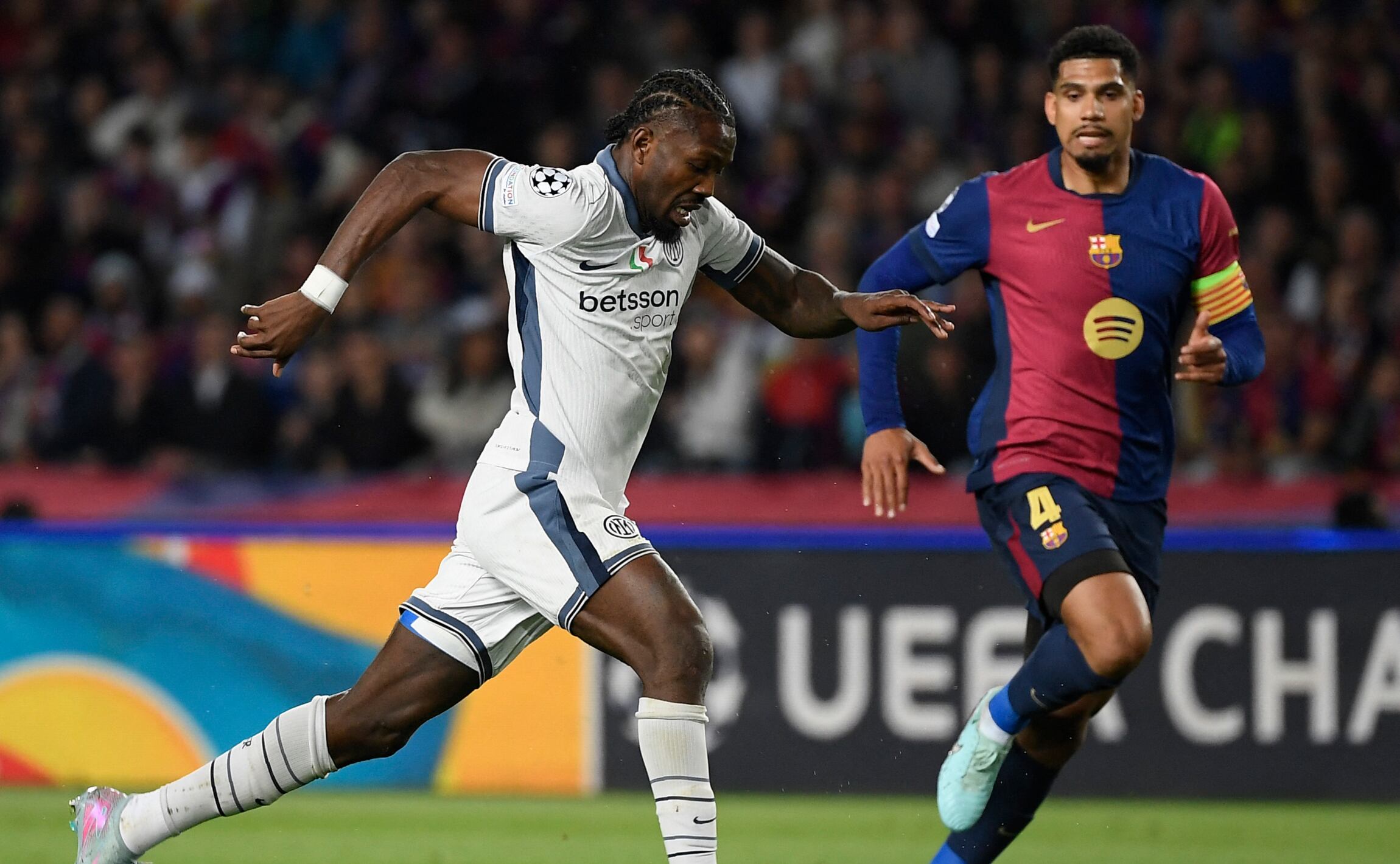 En la semifinal de ida de la UEFA Champions League, Barcelona e Inter igualaron 3-3 en el Estadio Olímpico de Montjuic. (Foto: AFP)