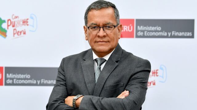 MEF designa a Carlos González Mendoza como nuevo viceministro