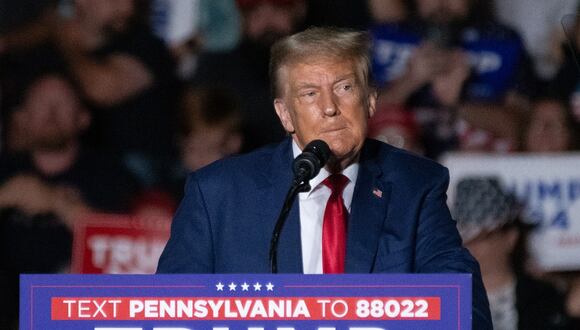 El expresidente de Estados Unidos y aspirante a la presidencia de 2024, Donald Trump, habla durante un mitin de campaña en Erie, Pensilvania, el 29 de julio de 2023. (Foto de Joed Viera / AFP)