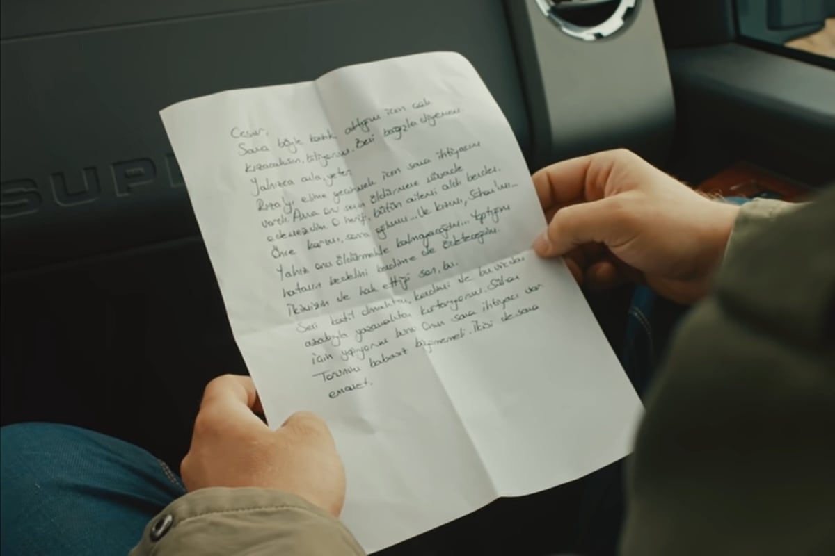 La carta que Tahsin le dejó a Cesur (Foto: Ay Yapım)