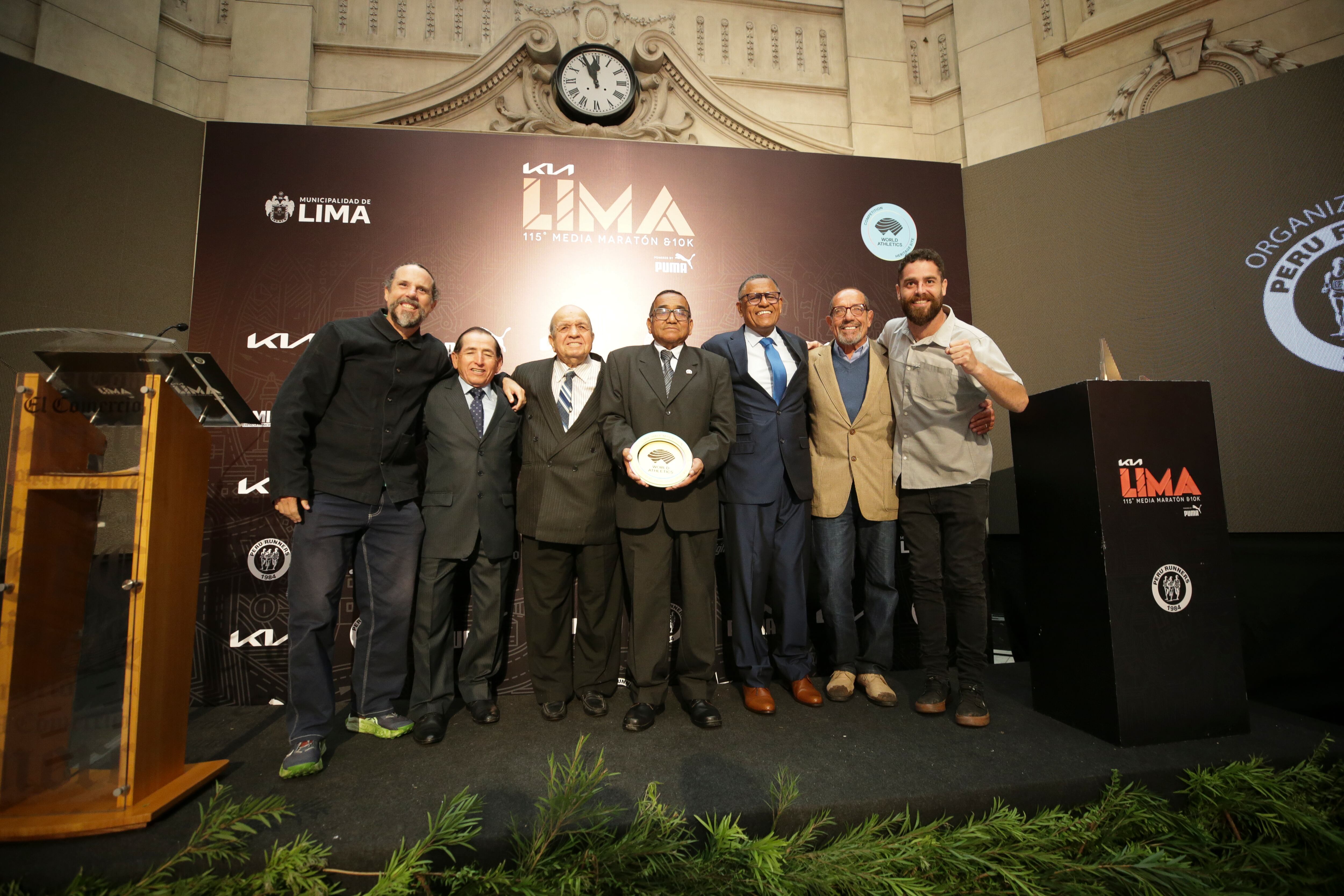 Perú Runners premio por su trayectoria y el evento se realizo en la sede de El Comercio ..