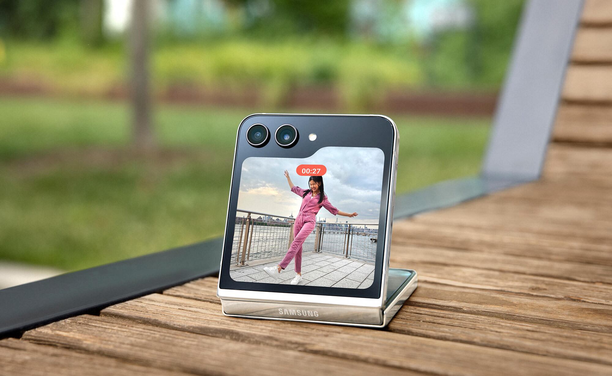 Pantalla trasera del Samsung Galaxy Z Flip 5.