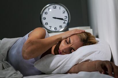 Ansiedad nocturna: ¿por qué sobrepensamos justo antes de ir a dormir? Esto dice la ciencia
