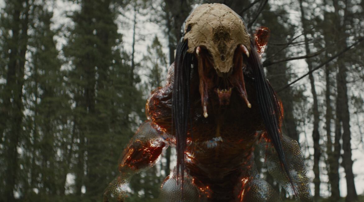 En "Prey", el depredador usaba un casco hecho de un cráneo (Foto: 20th Century Studios)
