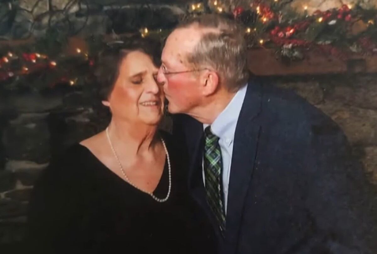 Earl Albert y su difunta esposa, Leslie. (Foto: YouTube Today)