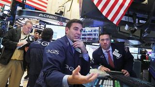 Wall Street inicia operaciones con resultados mixtos
