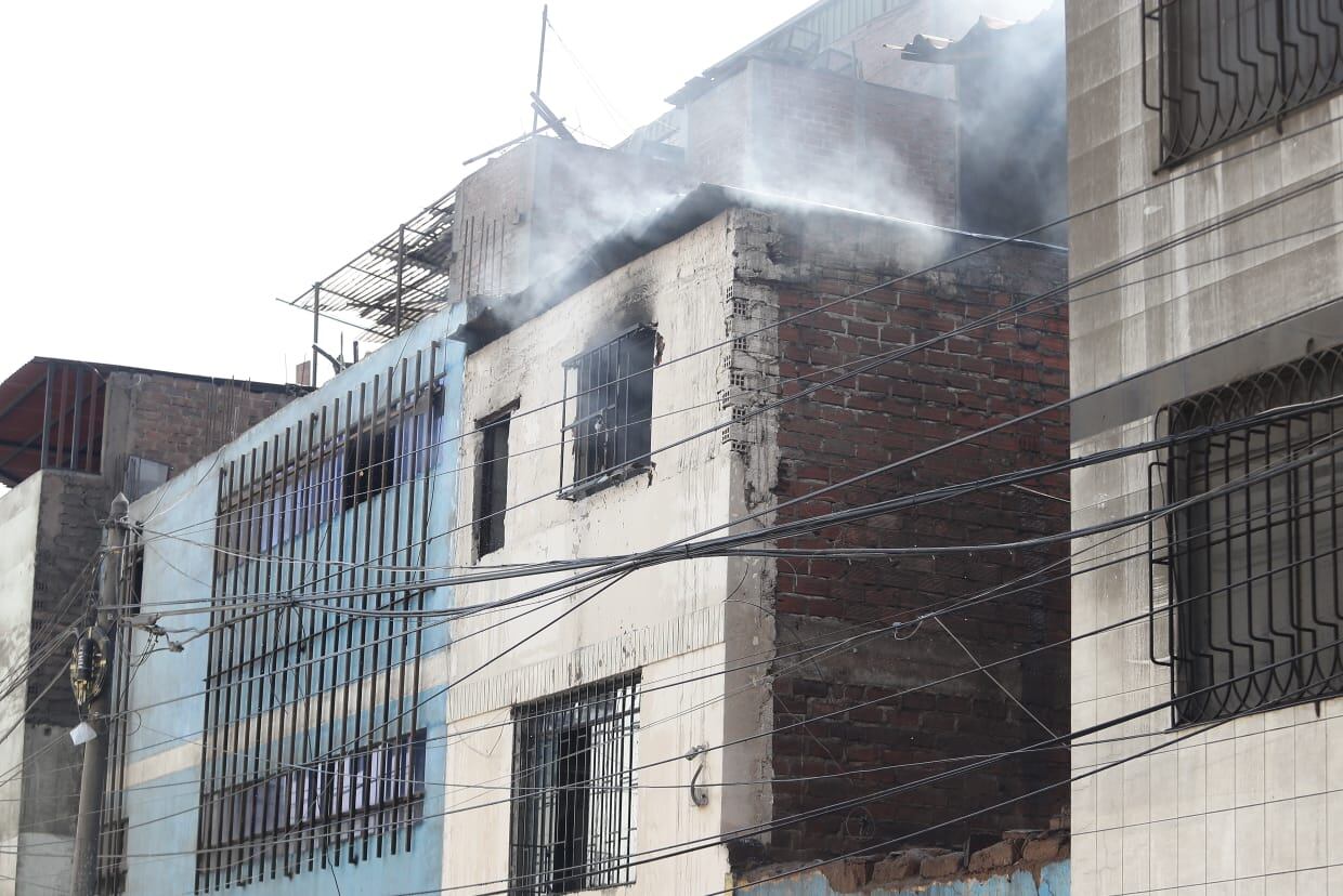 Se conoció que en el inmueble afectado funcionaría un almacén ilegal, pues casi todos los predios del jirón Huanta son usualmente utilizados como centros de acopio informal de mercadería. (Foto: Jesús Saucedo / @photo.gec)