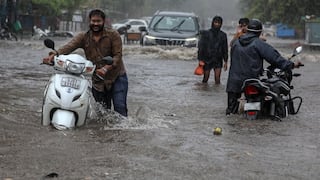 Aumentan a 81 los muertos por el paso del ciclón Tauktae por la India 