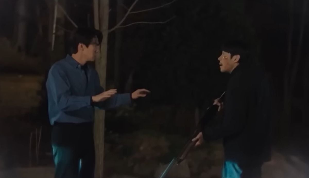 En esta escena, el verdadero Sa-Eon le dispara al político, no sin antes decirle qué hizo su abuelo con el hermano de su amada en "Cuando el teléfono suena" (Foto: Munhwa Broadcasting Company)