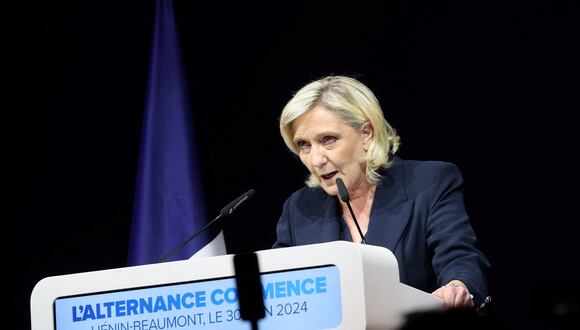 Marine Le Pen, lideresa del partido de extrema derecha Agrupación Nacional (RN), pronuncia un discurso tras las elecciones legislativas en Francia, el 30 de junio de 2024. (Foto de FRANCOIS LO PRESTI / AFP).